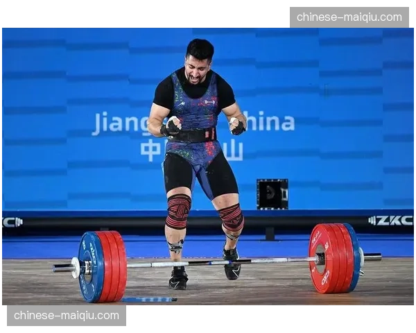 突发状况：男子96公斤级比赛因器材故障中断半小时