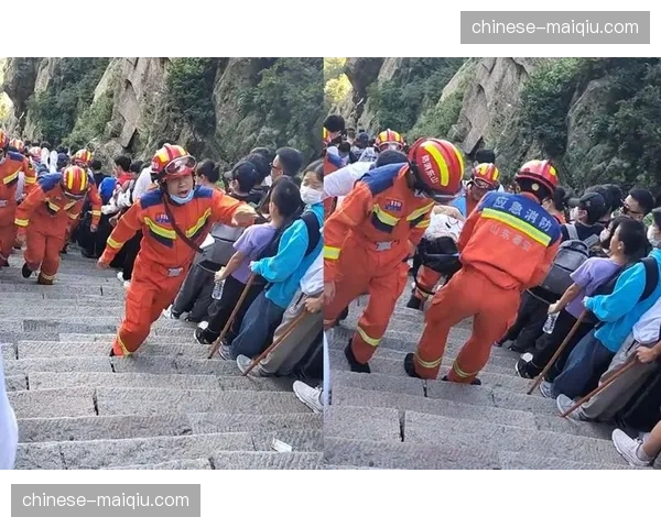 比赛第60分钟，山东泰山队蒋光太头部受伤被担架抬离场